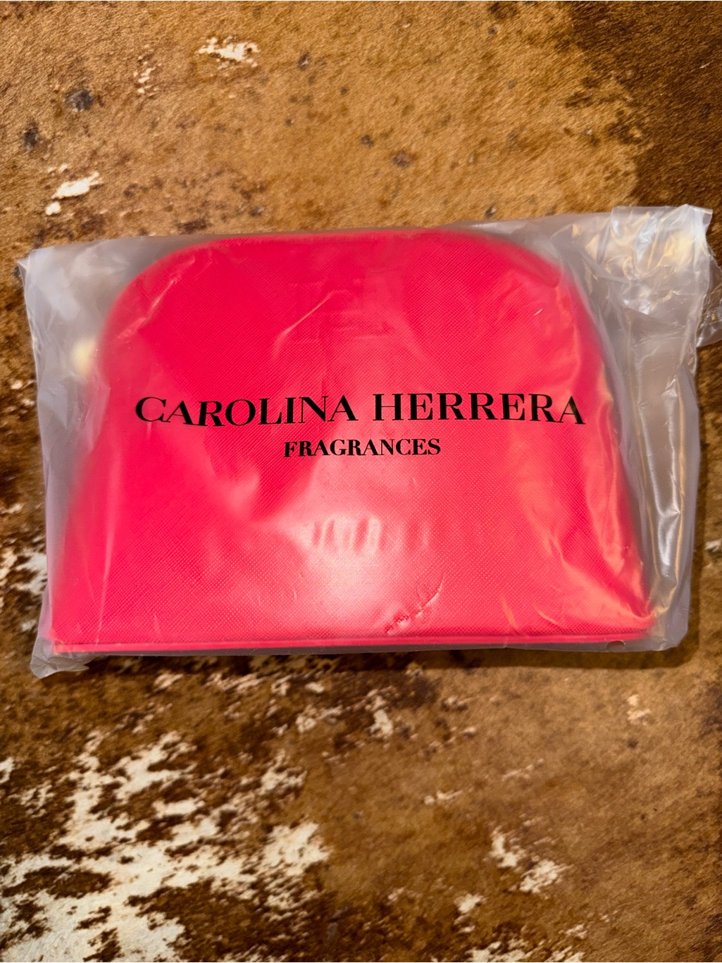 Carolina Herrera Brand New Bright Red Logo Cosmetic Pouch Carolina Herrera Brand New Bright Red Logo Cosmetic Pouch
